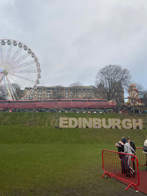 Planning a Festive Trip to Edinburgh With Your Dog? My Top Dog-Friendly Picks 🎄🐾