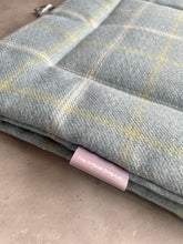 Load image into Gallery viewer, Luxury Foldable Dog Travel Mat &amp; Bed

