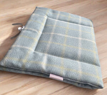 Load image into Gallery viewer, Luxury Foldable Dog Travel Mat &amp; Bed

